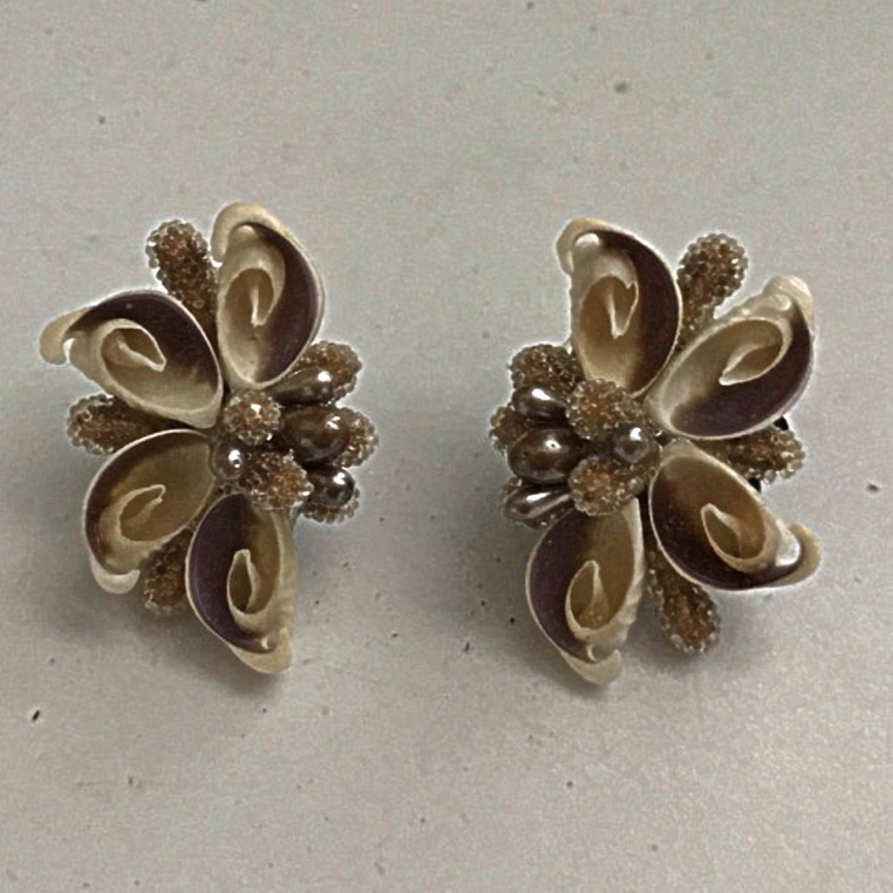 Vintage shell and bead clip earrings